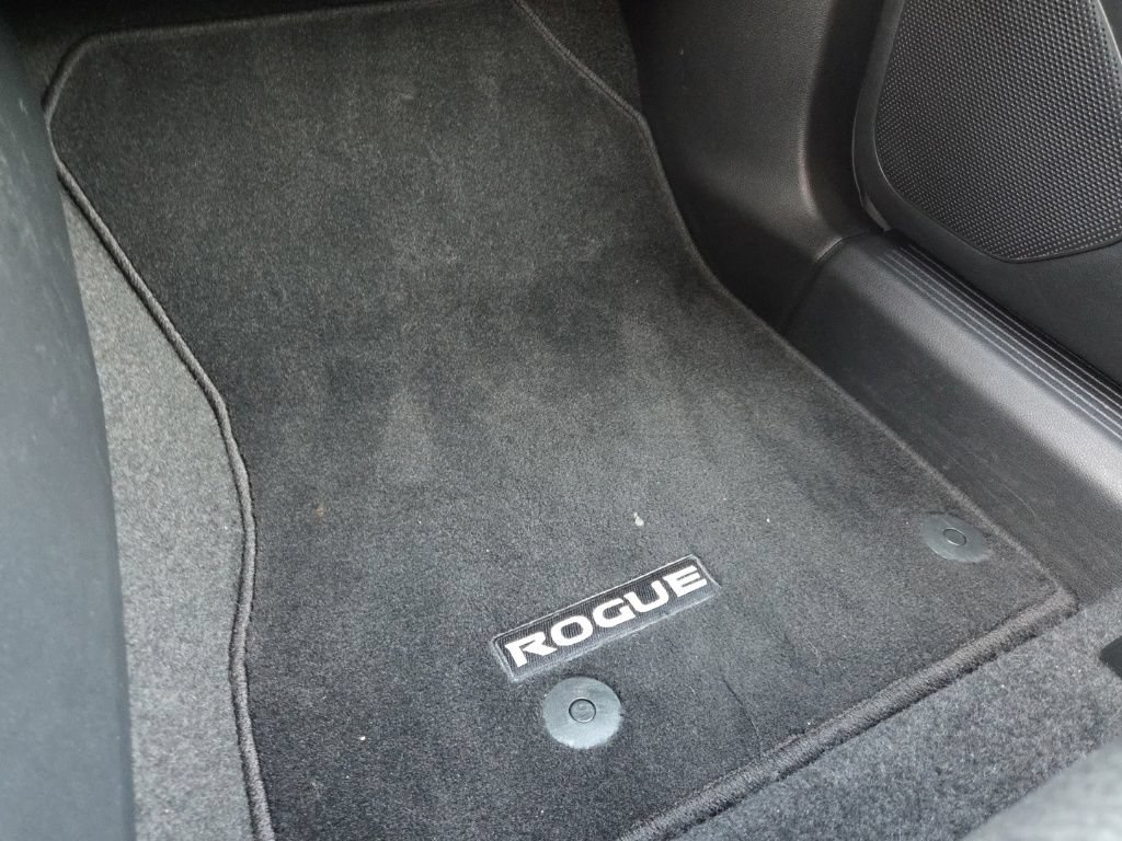 Used 2025 Nissan Rogue SV FWD image 51