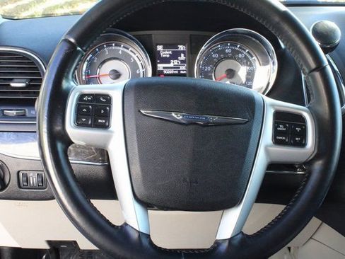 Used 2015 Chrysler Town & Country Touring image 22