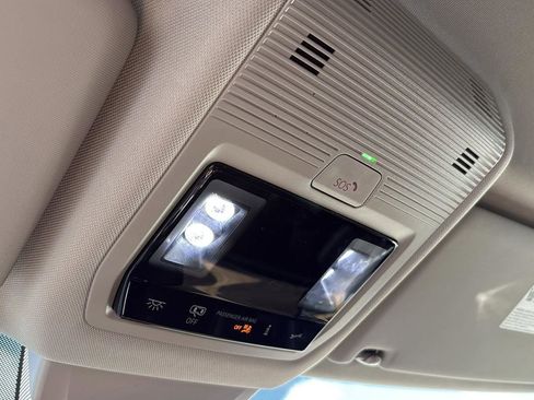 Used 2025 Volkswagen Atlas SE image 23