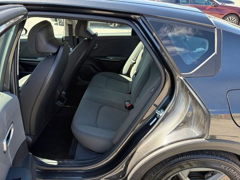 Used 2025 Kia K4 LXS image 24