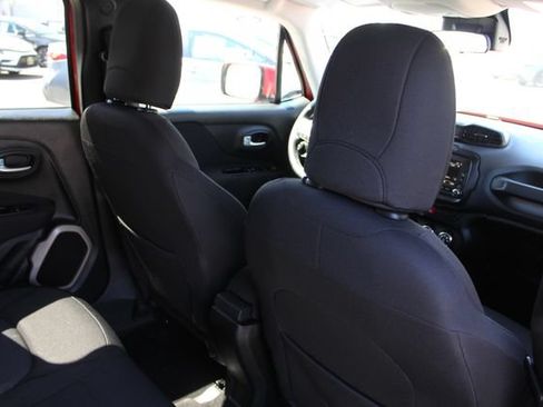 Used 2015 Jeep Renegade Latitude FWD image 24