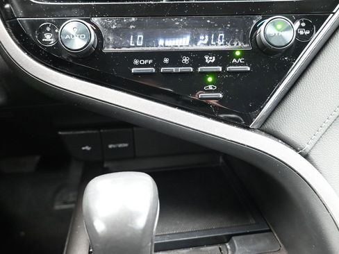 Used 2024 Toyota Camry SE FWD image 9