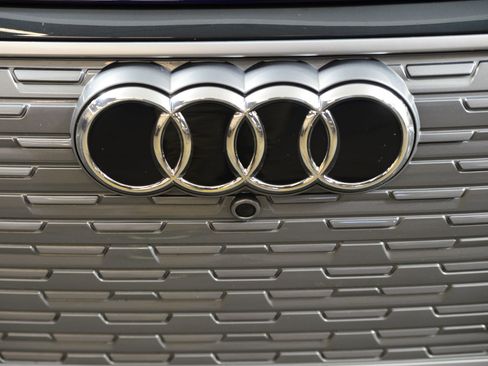 Used 2023 Audi Q4 e-tron Premium Plus w/ Premium Plus image 18