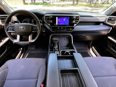 Used 2022 Toyota Tundra SR5 w/ SR5 Convenience Package AWD/4WD image 7