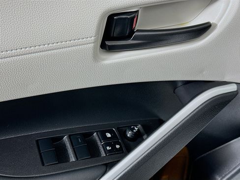 Used 2025 Toyota Corolla Cross LE FWD image 15