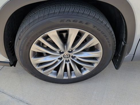 Used 2022 Toyota Highlander Platinum AWD/4WD image 48