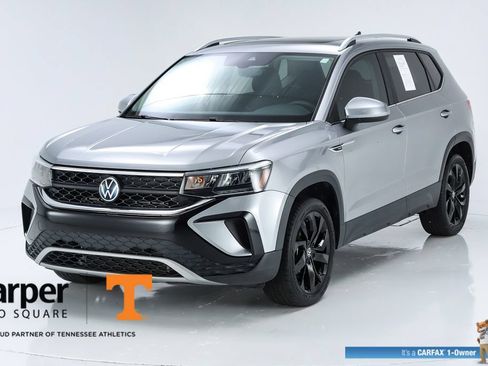 Used 2023 Volkswagen Taos SE w/ Panoramic Sunroof Package FWD image 38