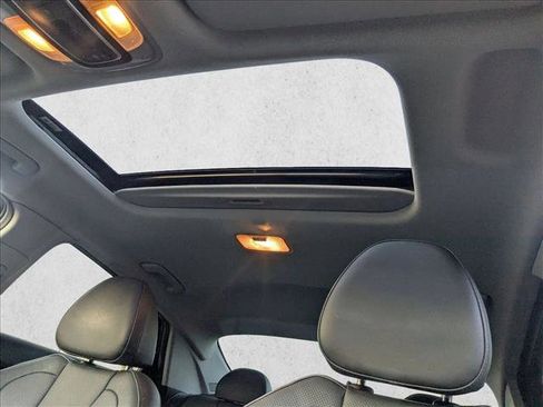 Used 2023 Hyundai Elantra Limited w/ Preferred Accessory Package image 15