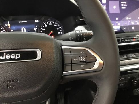 Used 2023 Jeep Compass Latitude w/ Convenience Group AWD/4WD image 16