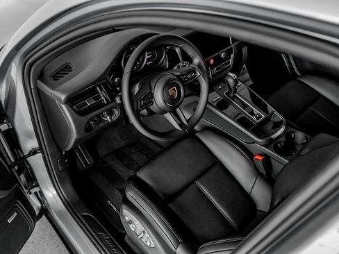 Certified 2026 Porsche Macan AWD/4WD image 4