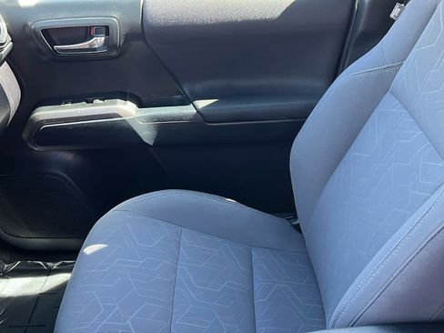 Used 2019 Toyota Tacoma TRD Sport w/ Technology Package AWD/4WD image 12