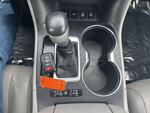 Used 2015 Toyota Highlander Limited image 22