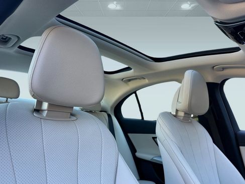 Used 2025 Mercedes-Benz E 350 4MATIC Sedan image 16