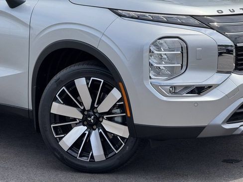 New 2025 Mitsubishi Outlander AWD image 2