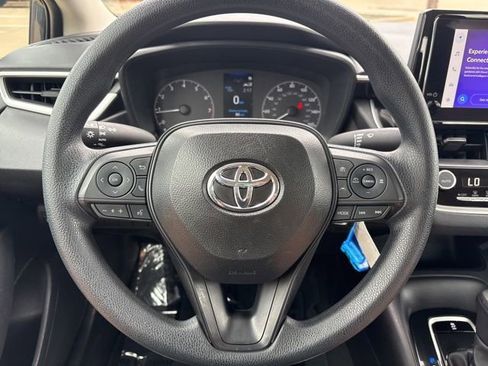 Used 2025 Toyota Corolla LE FWD image 5