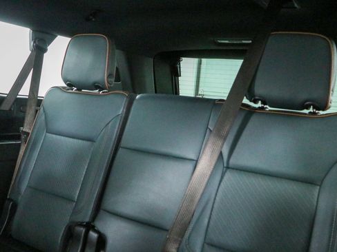 Used 2025 GMC Yukon XL AT4 w/ AT4 Premium Package AWD/4WD image 30
