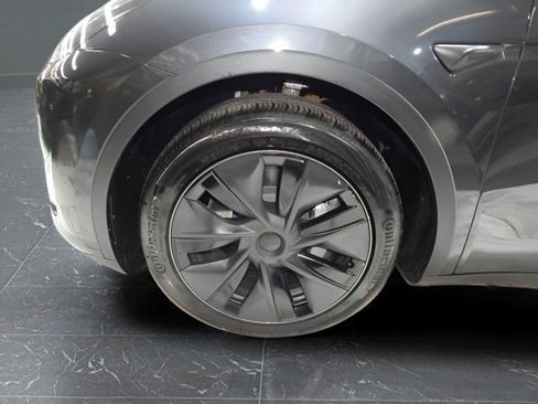 Used 2025 Tesla Model Y Long Range AWD/4WD image 11