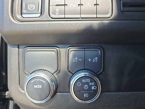 Used 2024 GMC Yukon SLT RWD image 24
