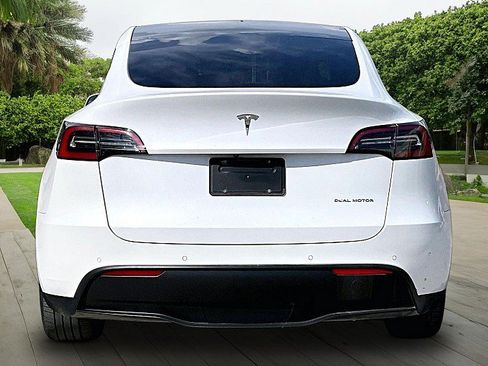 Used 2021 Tesla Model Y Long Range AWD/4WD image 3