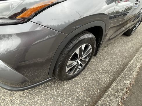 Certified 2025 Toyota Highlander XLE AWD/4WD image 10