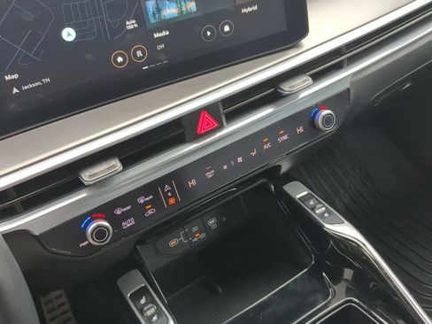 Certified 2025 Kia Sorento SX Prestige AWD/4WD image 17