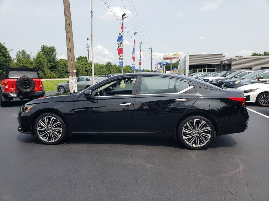 Used 2024 Nissan Altima 2.5 SL AWD/4WD image 9