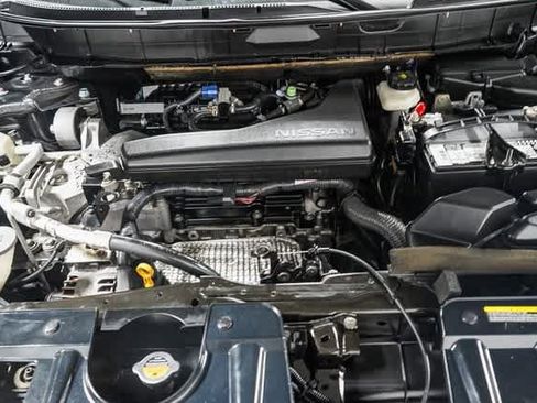 Used 2017 Nissan Rogue SV image 27