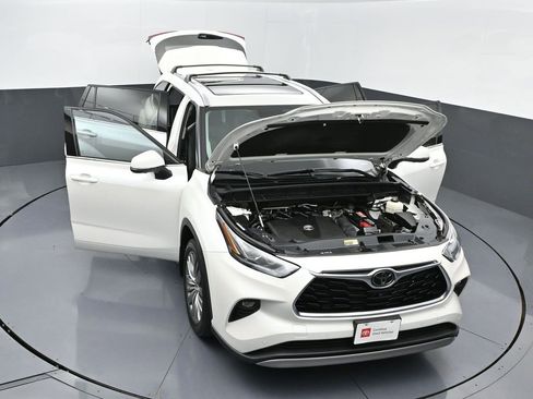 Certified 2021 Toyota Highlander Platinum image 47