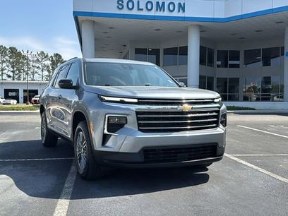 Used 2025 Chevrolet Traverse LT