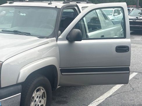 Used 2005 Chevrolet Avalanche LS w/ Sun And Sound Package RWD image 12