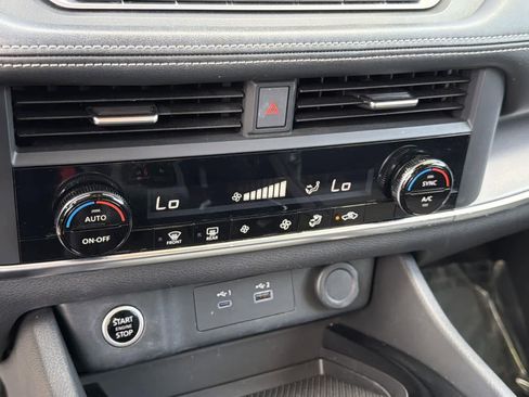 Used 2023 Nissan Rogue SV image 15