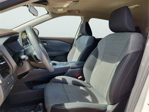 Used 2023 Nissan Rogue SV image 12