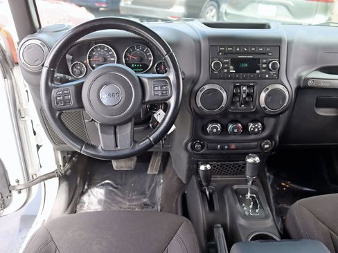 Used 2015 Jeep Wrangler Unlimited Sport w/ Quick Order Package 24S AWD/4WD image 17