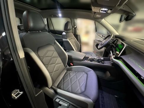 Certified 2025 Volkswagen Atlas Peak Edition SE AWD/4WD image 28