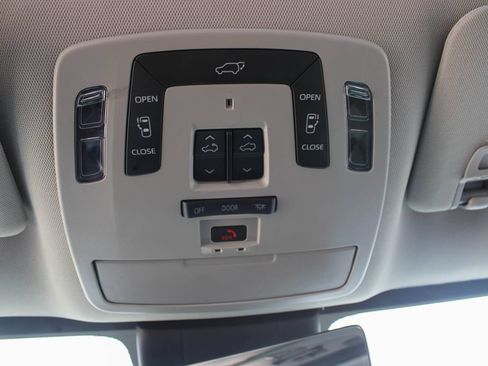 Used 2024 Toyota Sienna Limited FWD image 52