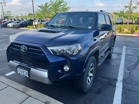 Used 2020 Toyota 4Runner TRD Off-Road Premium AWD/4WD image 2