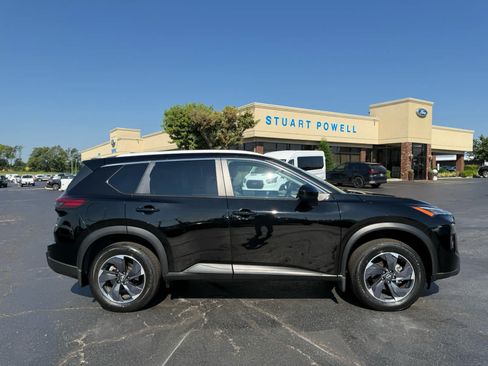 Used 2024 Nissan Rogue SV w/ SV Premium Package AWD/4WD image 19