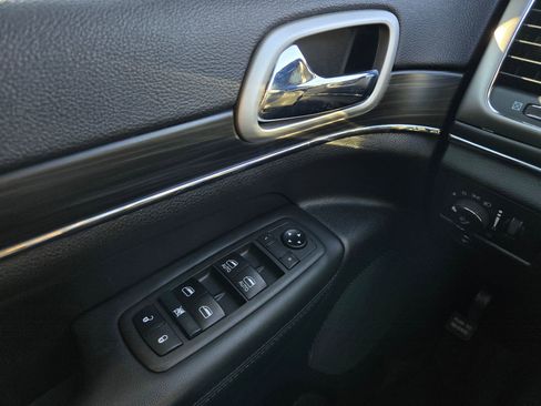 Used 2021 Jeep Grand Cherokee Limited w/ Luxury Group II image 21