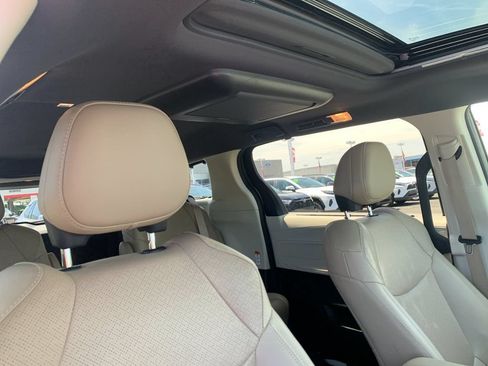 Used 2021 Toyota Sienna Limited AWD/4WD image 19