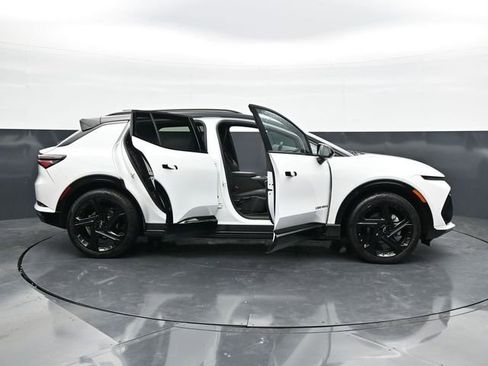 Used 2024 Chevrolet Equinox EV RS image 45