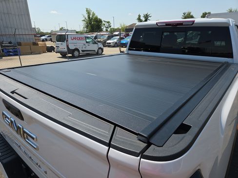 Used 2024 GMC Sierra 2500 Denali Ultimate AWD/4WD image 15