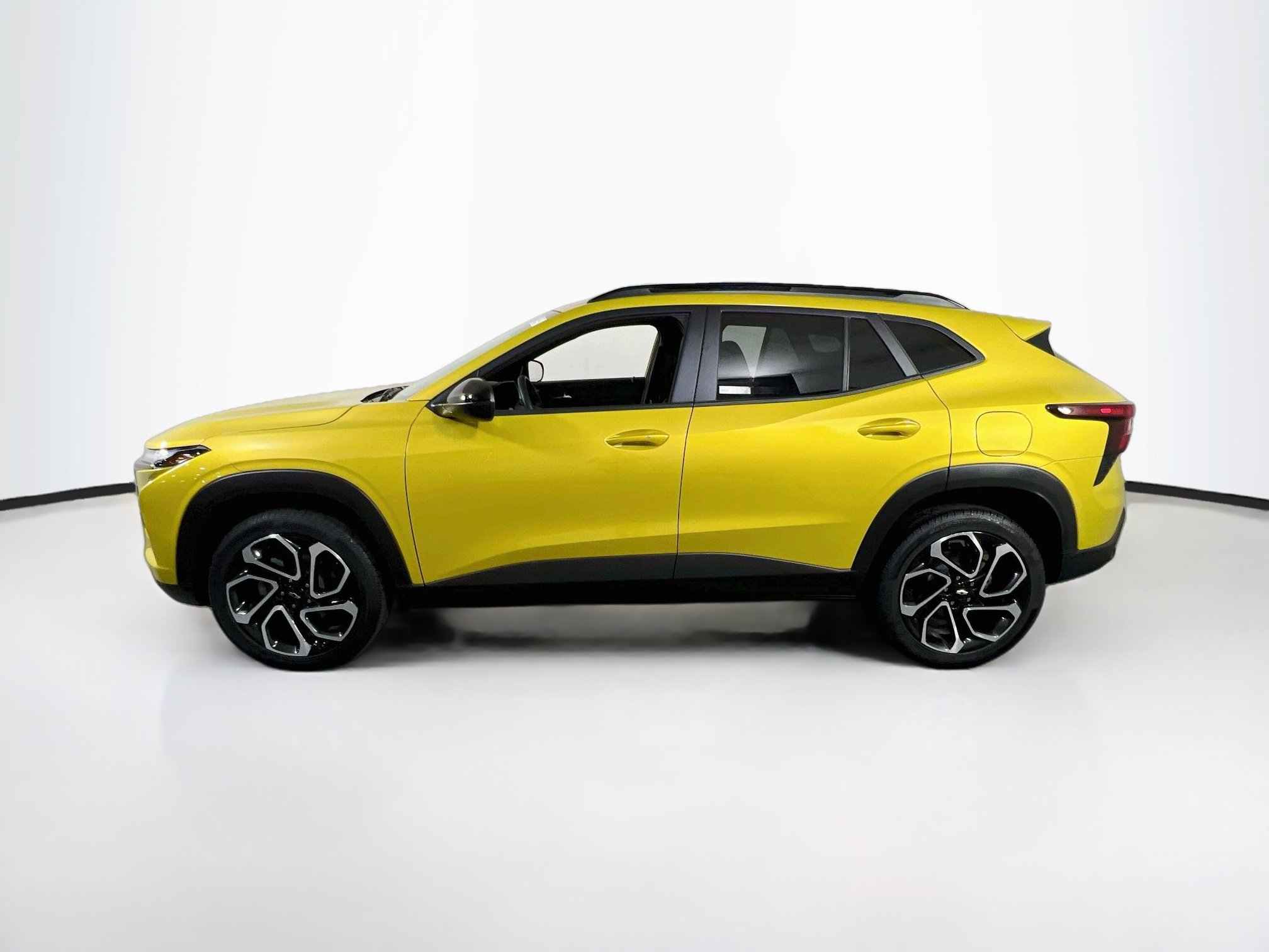 Used 2025 Chevrolet Trax RS FWD image 8