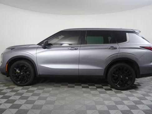 Used 2023 Mitsubishi Outlander SE Black Edition AWD/4WD image 6