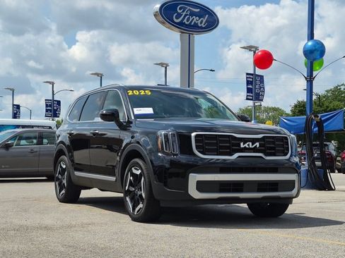 Used 2025 Kia Telluride S FWD image 2