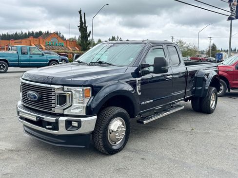 Used 2021 Ford F350 XLT w/ XLT Premium Package AWD/4WD image 3