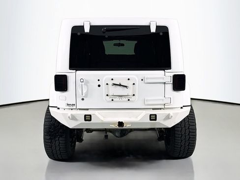 Used 2012 Jeep Wrangler Unlimited Sahara w/ Connectivity Group AWD/4WD image 6