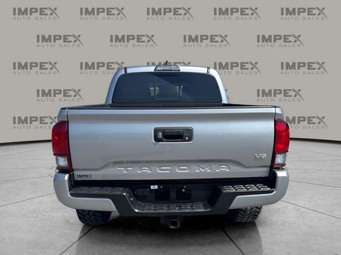 Used 2019 Toyota Tacoma TRD Sport AWD/4WD image 4