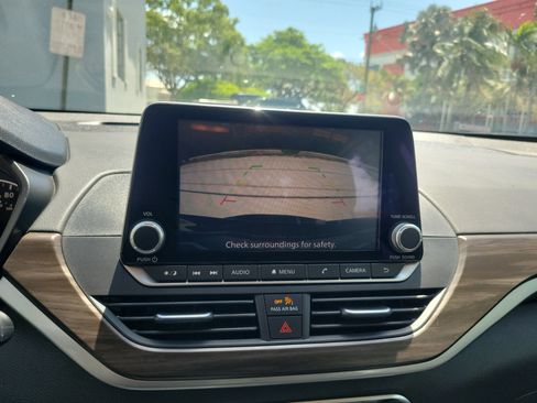 Used 2024 Nissan Altima 2.5 SV FWD image 24