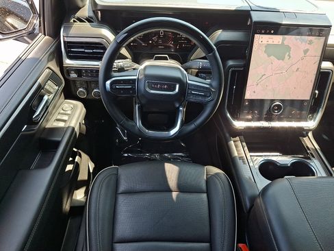Used 2025 GMC Yukon Elevation w/ LPO, Yukon Black Package AWD/4WD image 13