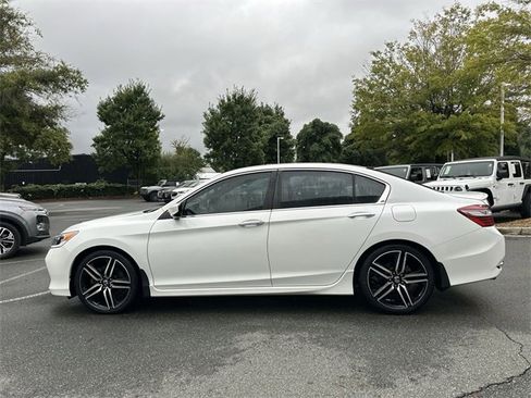 Used 2017 Honda Accord Sport image 2